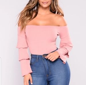 NWT OFF SHOULDER RUFFLE SLEEVE TOP SZ L